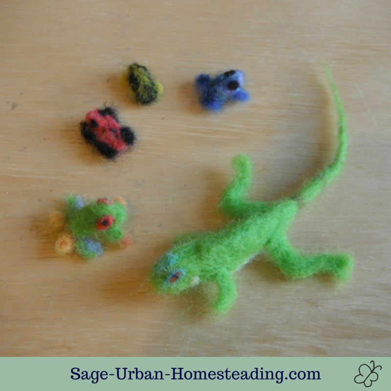 needle felted tropical frogs and iguana
